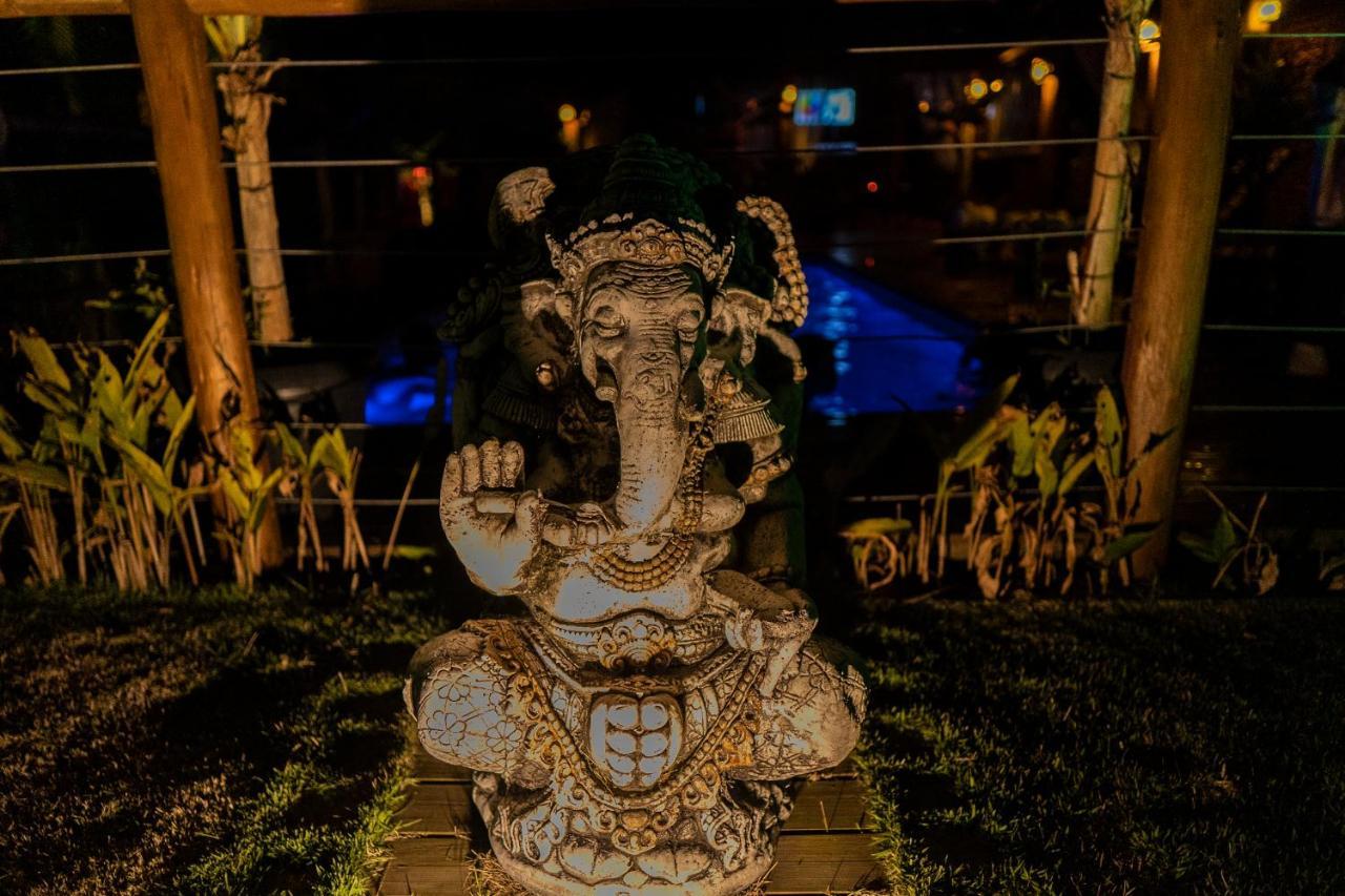 ॐ Rosa Astral ॐ Hotel Praia do Rosa Exterior photo